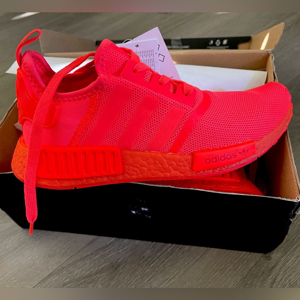 Never worn adidas solar flare! Mens 7 1/2